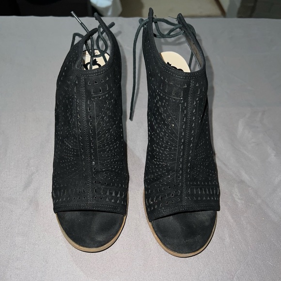 Fergalicious Black Cutout Lace-Up Peep Toe Booties Stacked Heel Size [9] - Picture 2 of 3